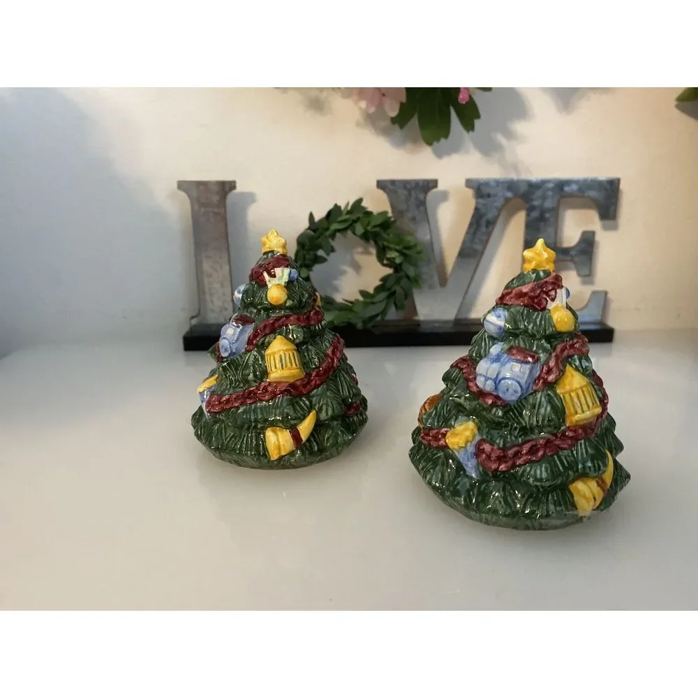 Hand Painted Christmas Trees FPD Macys Salt‎ & Pepper 1993 Hand Painted Vintage